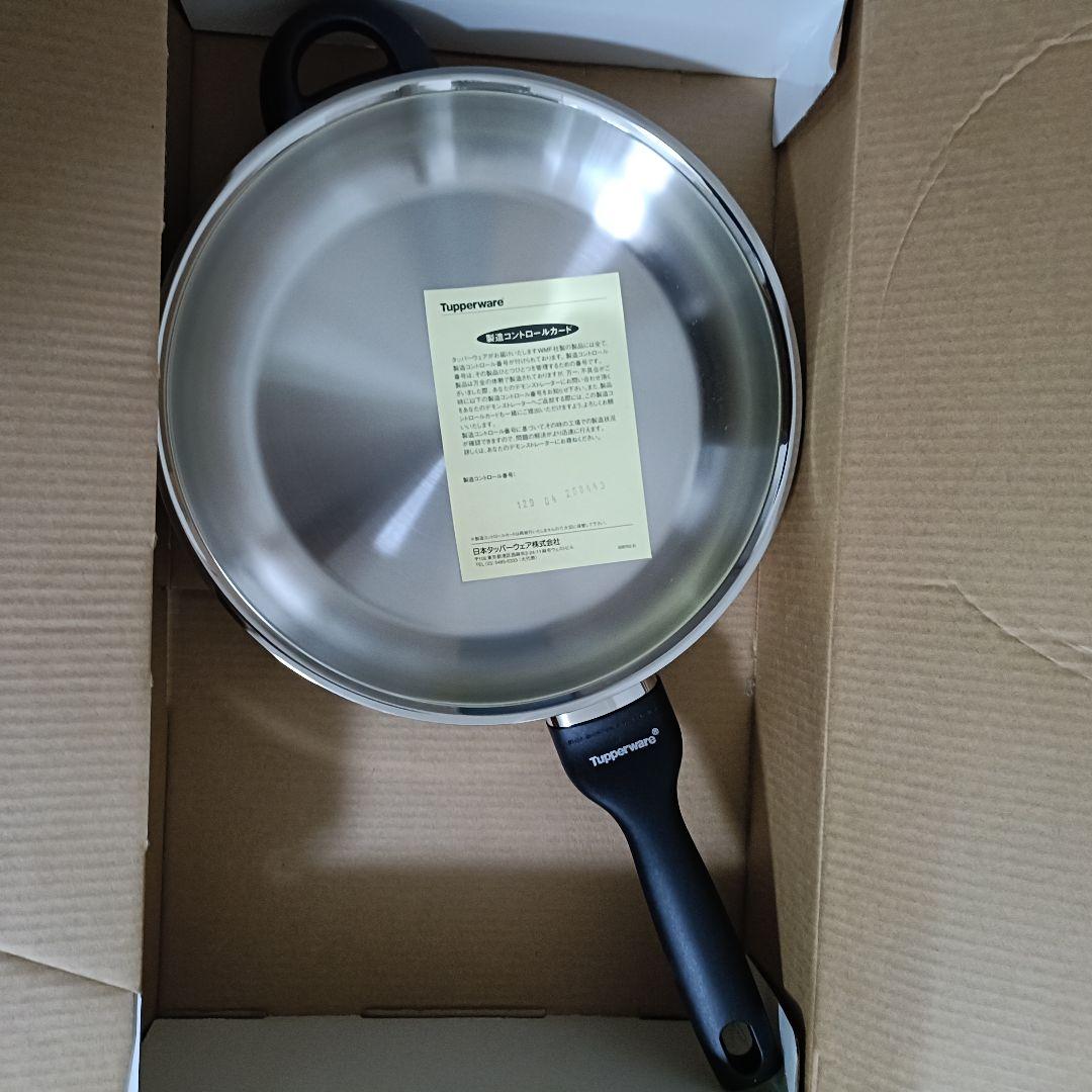新品未使用 Tupperwareフライパンフタ付き(28センチ) タッパウェアー