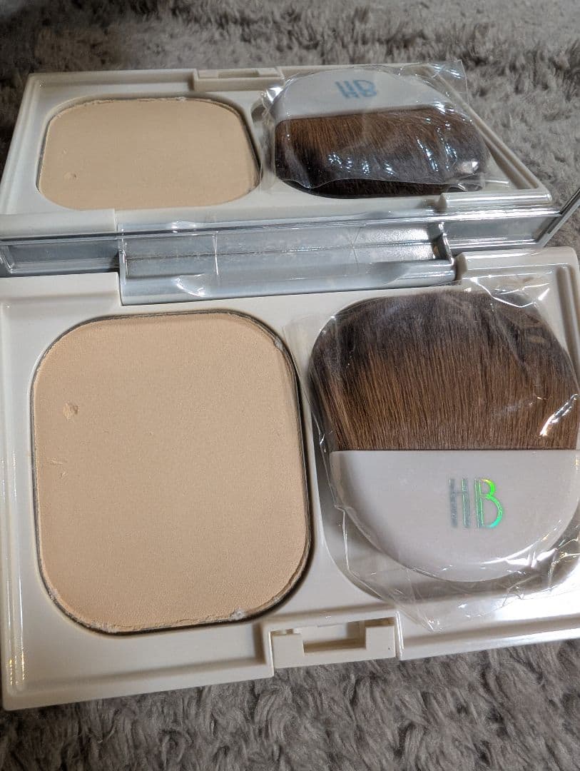 ハリウッドビューティー　ミネラルモイストパウダーファンデーション ライトオークル