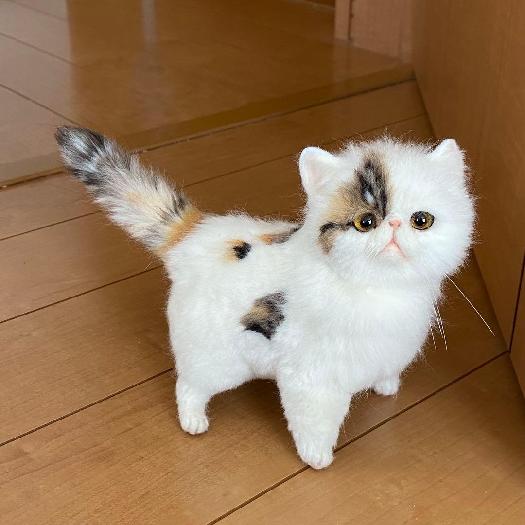 羊毛フェルト猫 全身タイプ リアル可愛い三毛のエキゾチックショート