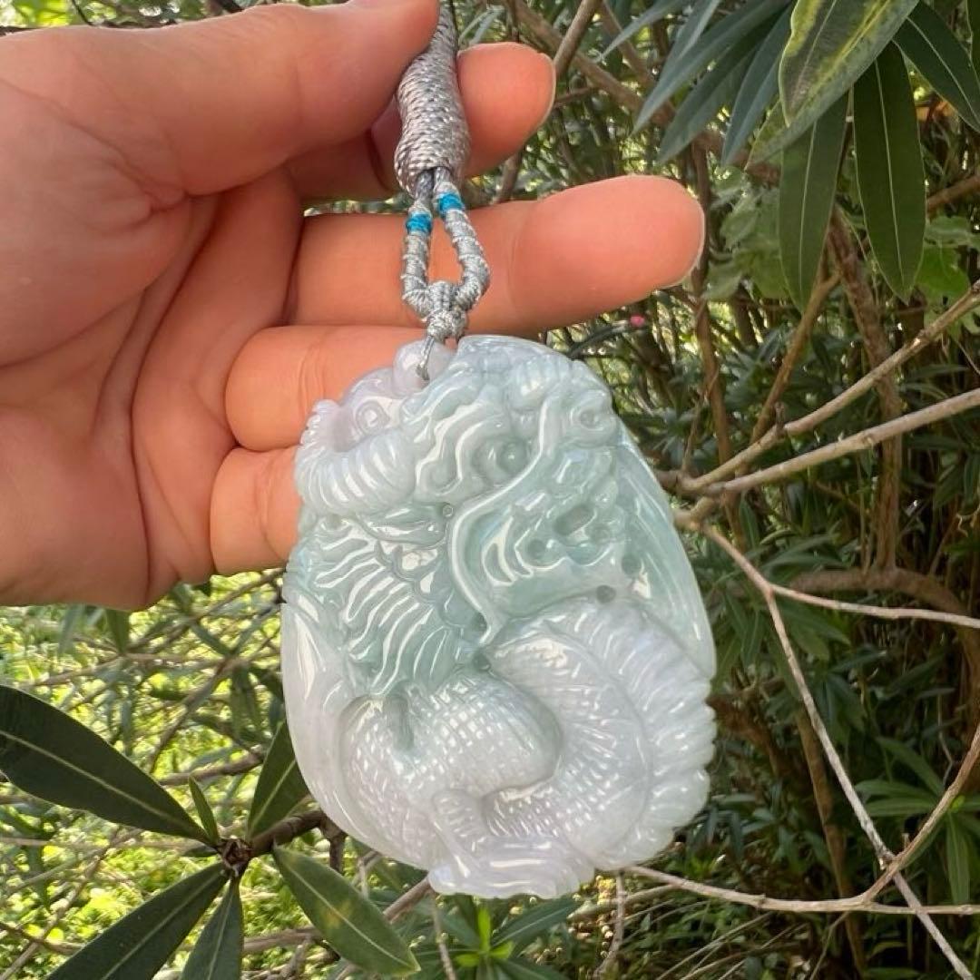 天然Aランク翡翠手作り両面に龍が彫刻されたペンダントAB10112