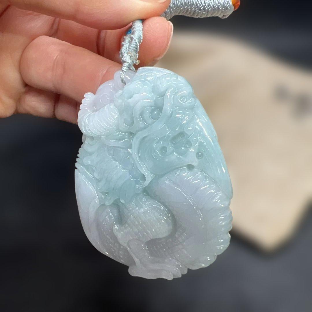 天然Aランク翡翠手作り両面に龍が彫刻されたペンダントAB10112