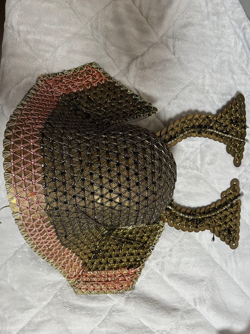 装飾的な兜型インテリア置物