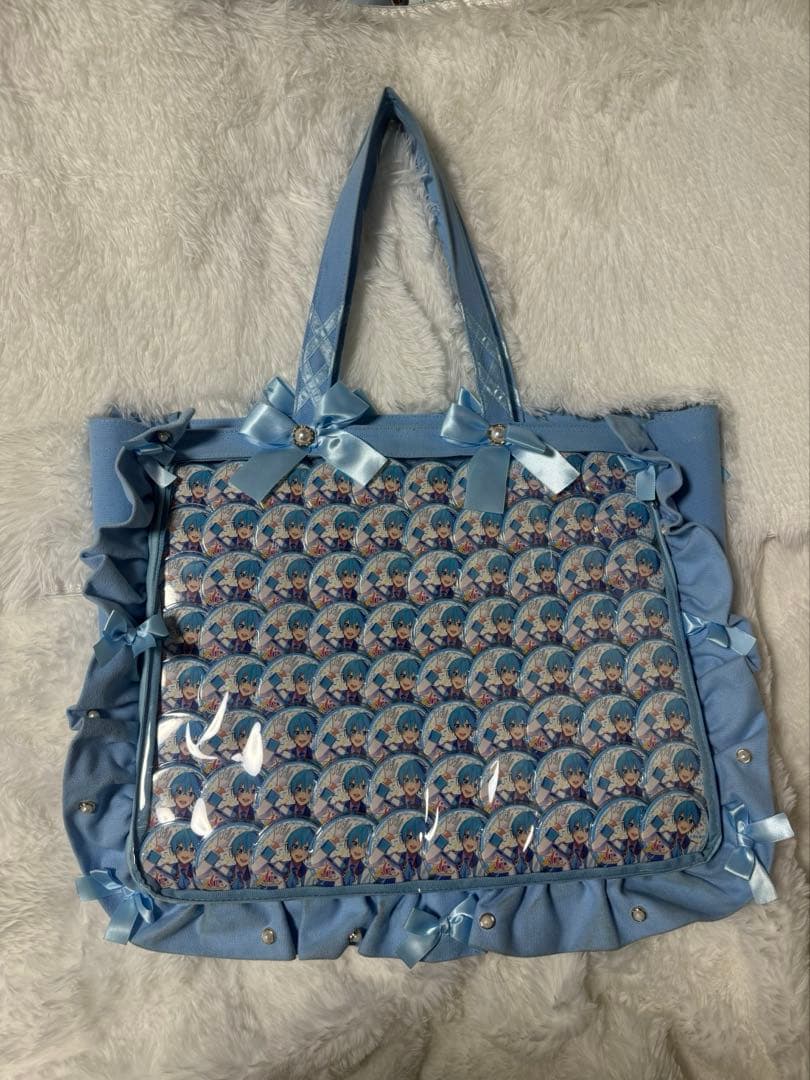 ころん 6周年 缶バッジ 等身 痛バ - メルカリ