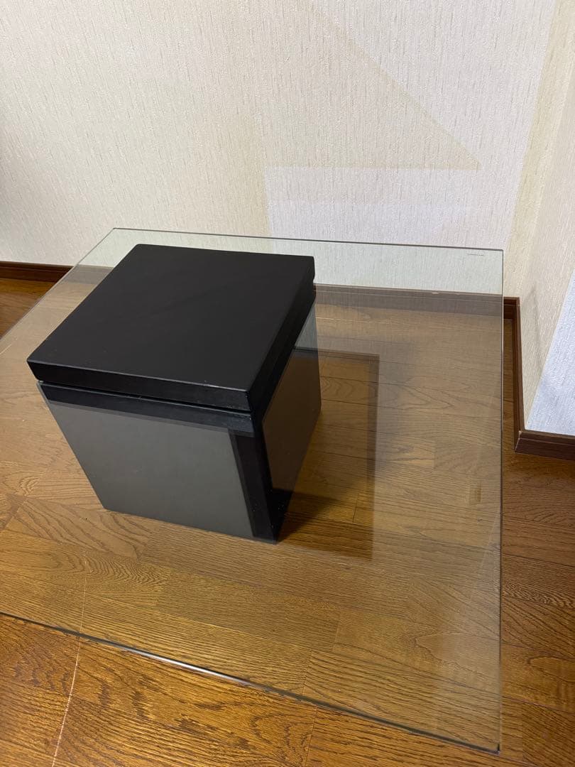 送料込み　moda en casa フライングテーブル ガラス コンクリート