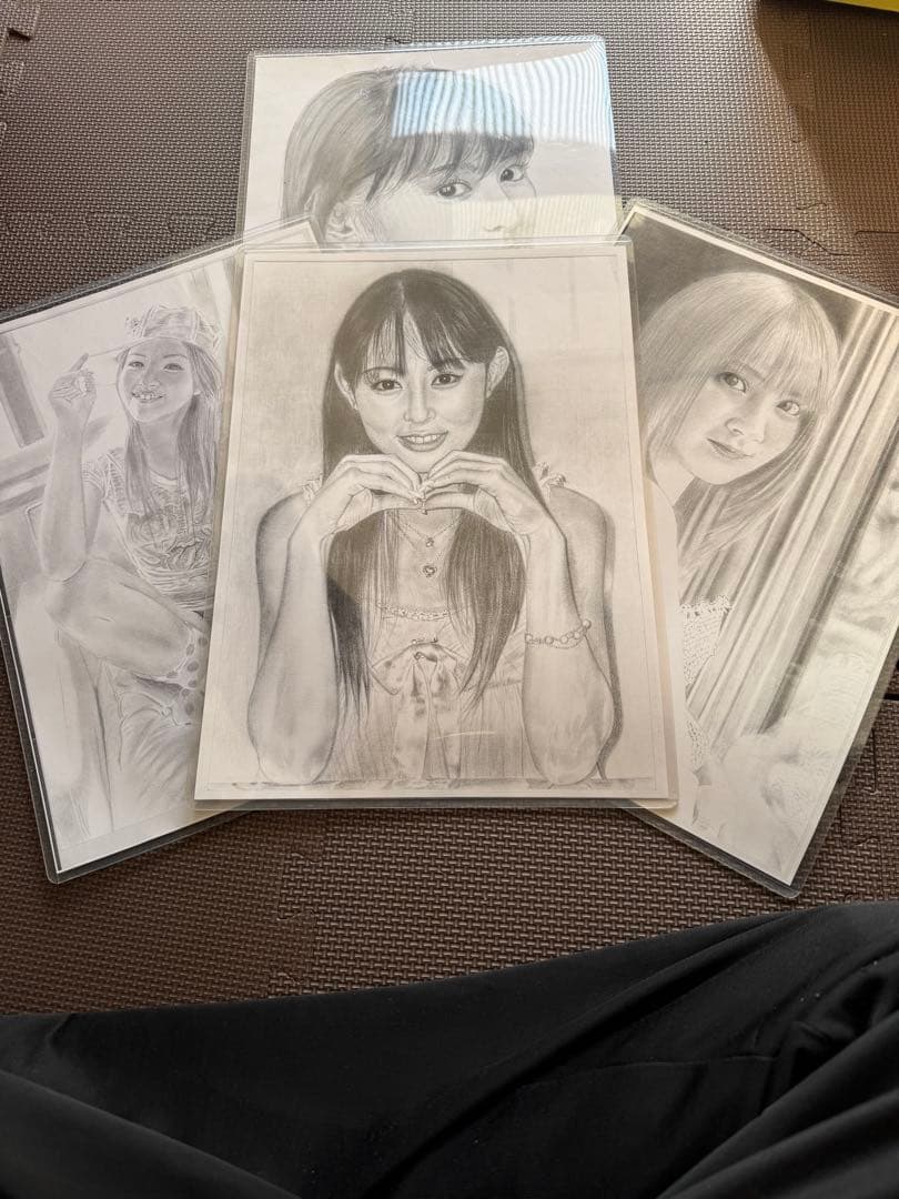 秋山莉奈他、鉛筆画ポートレート4点セット A4