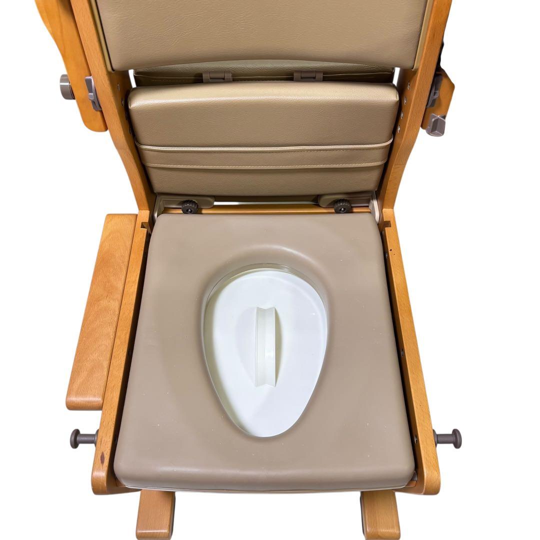 uchie（ウチエ） 木製ポータブルトイレ 肘掛け付き 介護用チェア 便座付き