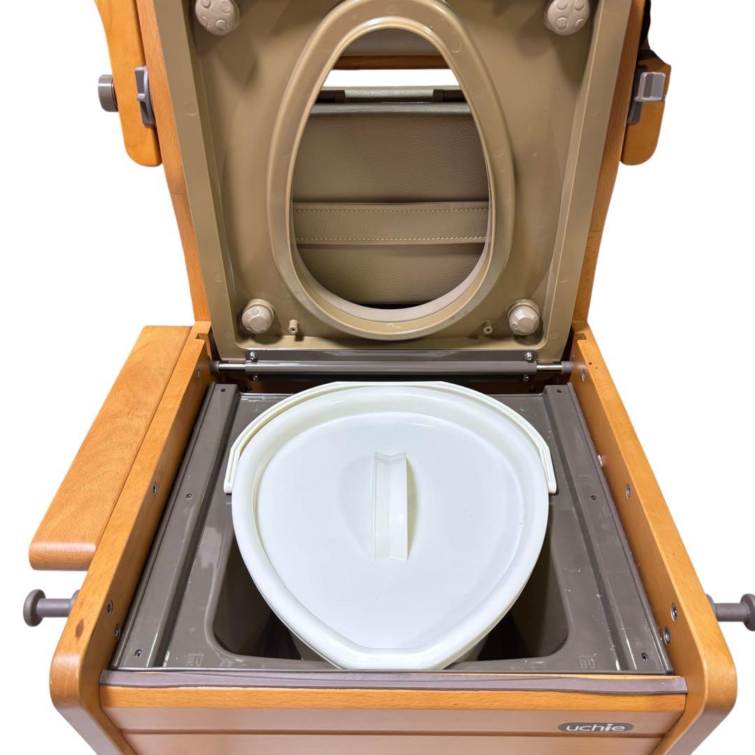 uchie（ウチエ） 木製ポータブルトイレ 肘掛け付き 介護用チェア 便座付き