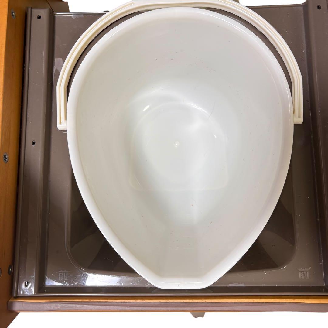 uchie（ウチエ） 木製ポータブルトイレ 肘掛け付き 介護用チェア 便座付き