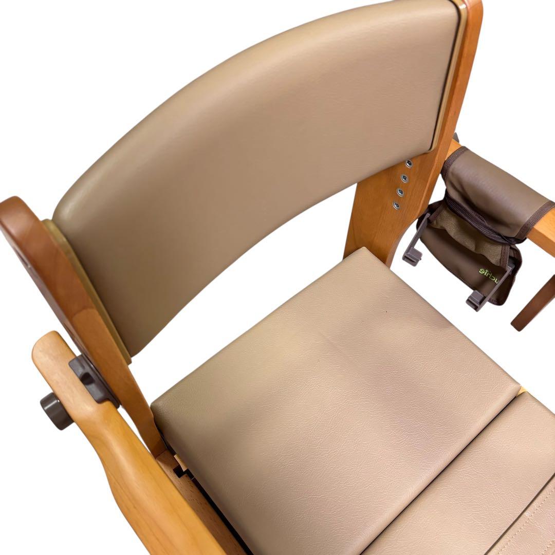 uchie（ウチエ） 木製ポータブルトイレ 肘掛け付き 介護用チェア 便座付き