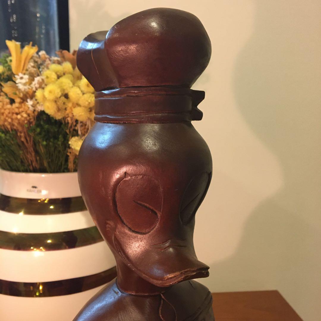 アメリカ ビンテージ　一刀彫りの精巧に彫られたドナルドダックの木彫りオブジェ