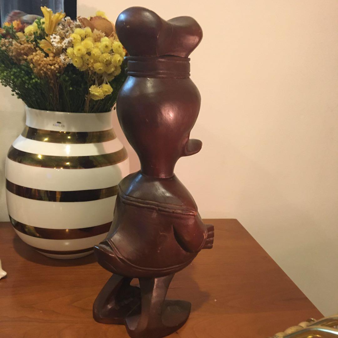 アメリカ ビンテージ　一刀彫りの精巧に彫られたドナルドダックの木彫りオブジェ