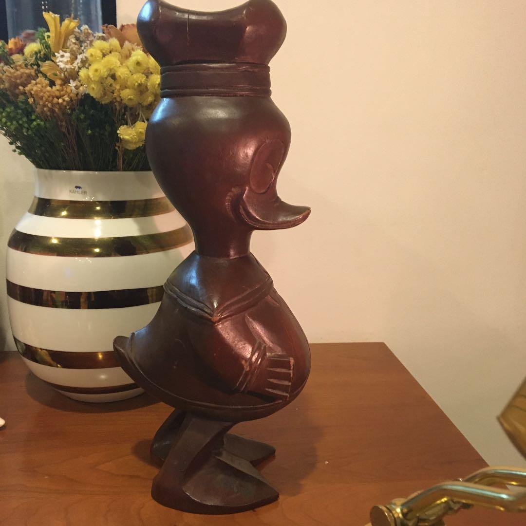 アメリカ ビンテージ　一刀彫りの精巧に彫られたドナルドダックの木彫りオブジェ