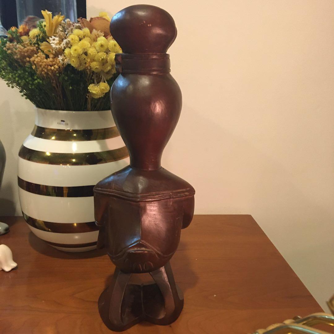 アメリカ ビンテージ　一刀彫りの精巧に彫られたドナルドダックの木彫りオブジェ