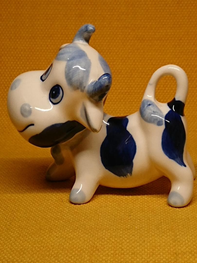 うし　牛　陶器　オブジェ　置物　インテリア　工芸品　美術品　A1502