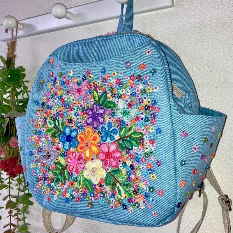 新作!リュック♡手刺繍♡デニム♡花柄＆蝶々モチーフ