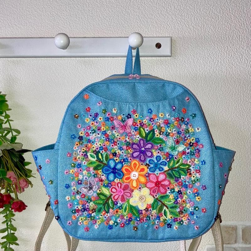 新作!リュック♡手刺繍♡デニム♡花柄＆蝶々モチーフ