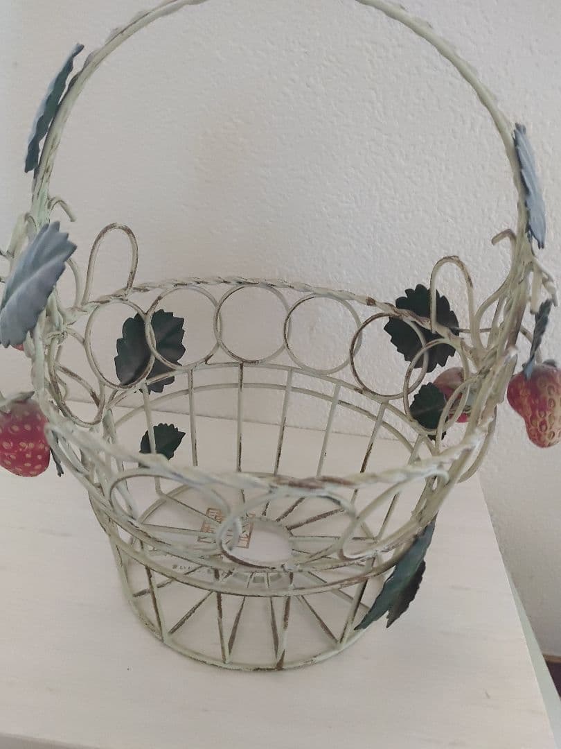 イタリアアンティーク　いちごのアイアンバスケット
