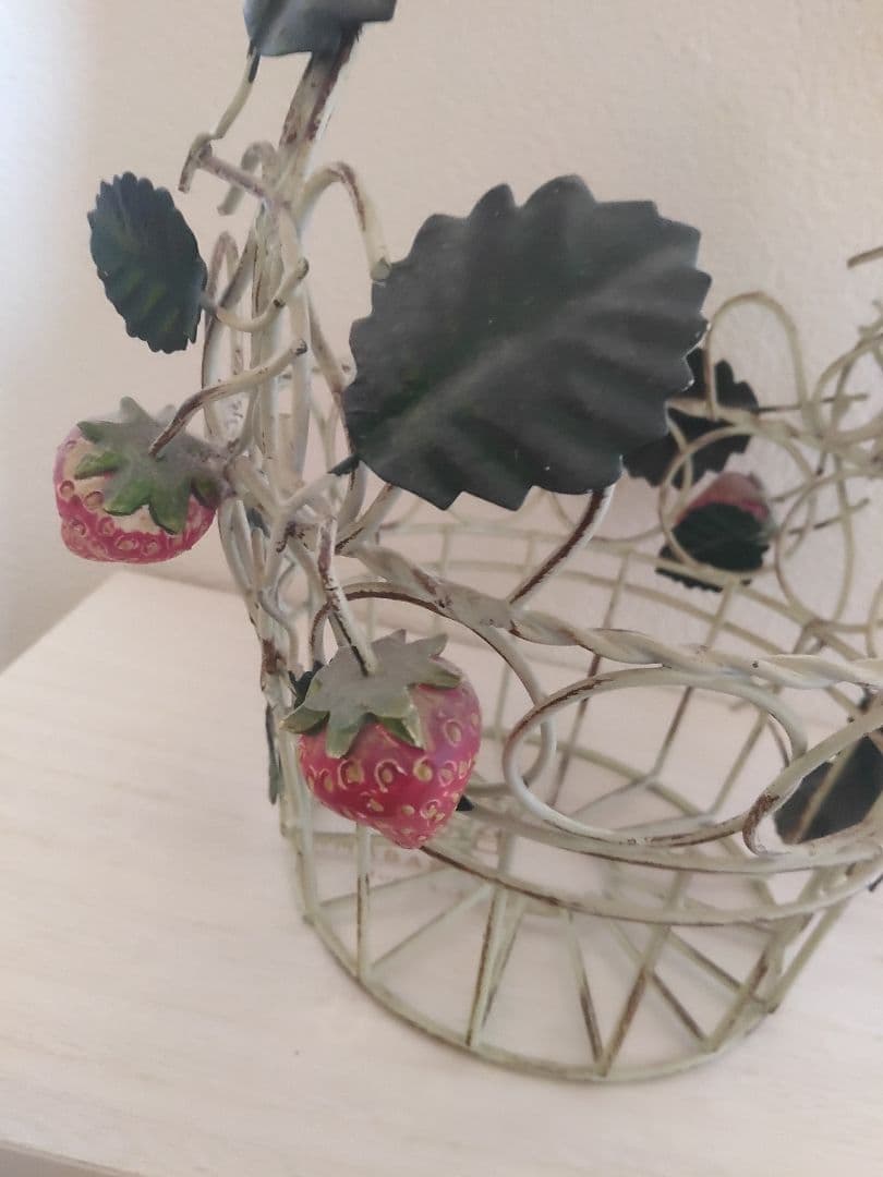 イタリアアンティーク　いちごのアイアンバスケット