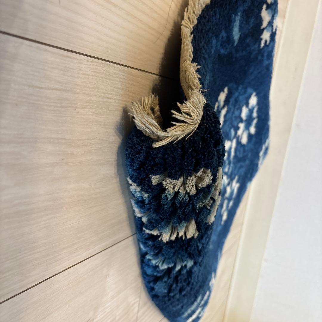 MUNI CARPETS 花柄チェアラグ ネイビー／アイボリー 廃盤サイズ ムニ