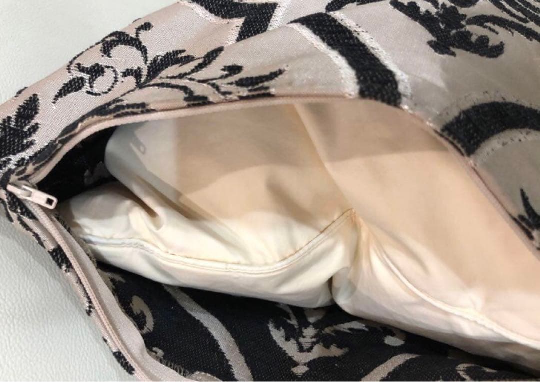 超美品　ニーディック　クッションカバー　厚手　ゴールド×黒