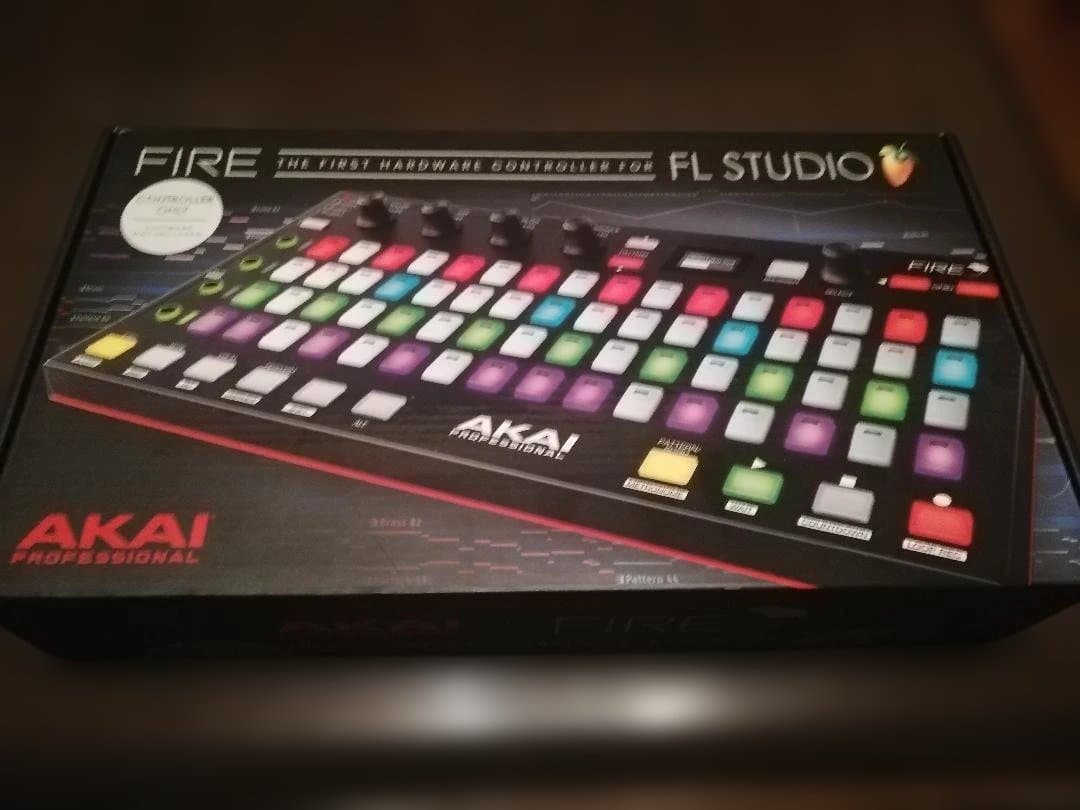 AKAI FIRE MIDIコントローラー