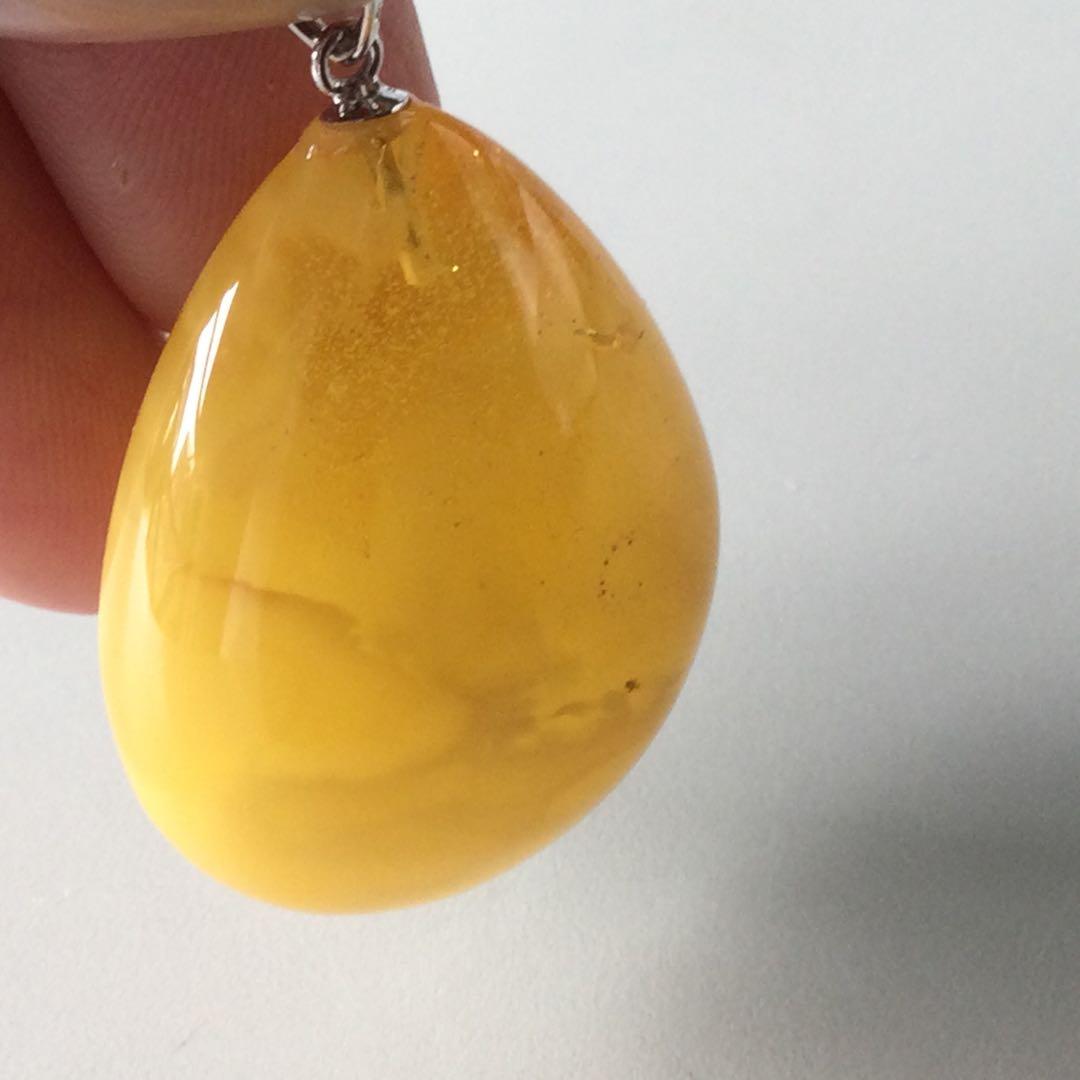 琥珀ペンダントトップ(乳白色)
