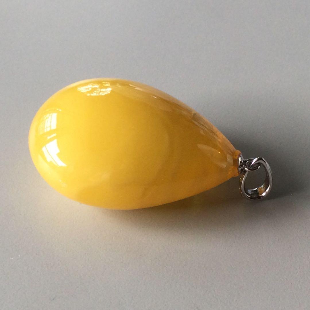 琥珀ペンダントトップ(乳白色)