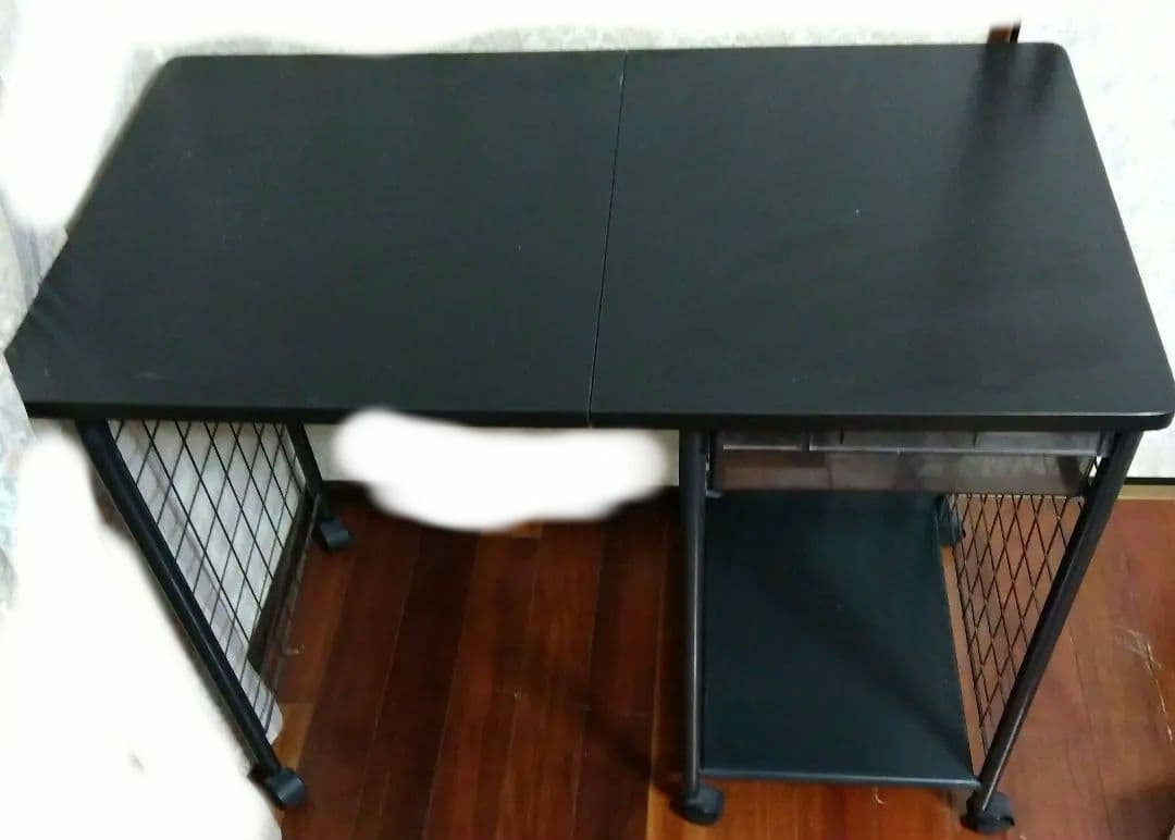 折み式テーブル　キャスター付き　学習机幅90㌢折り畳んで45㌢