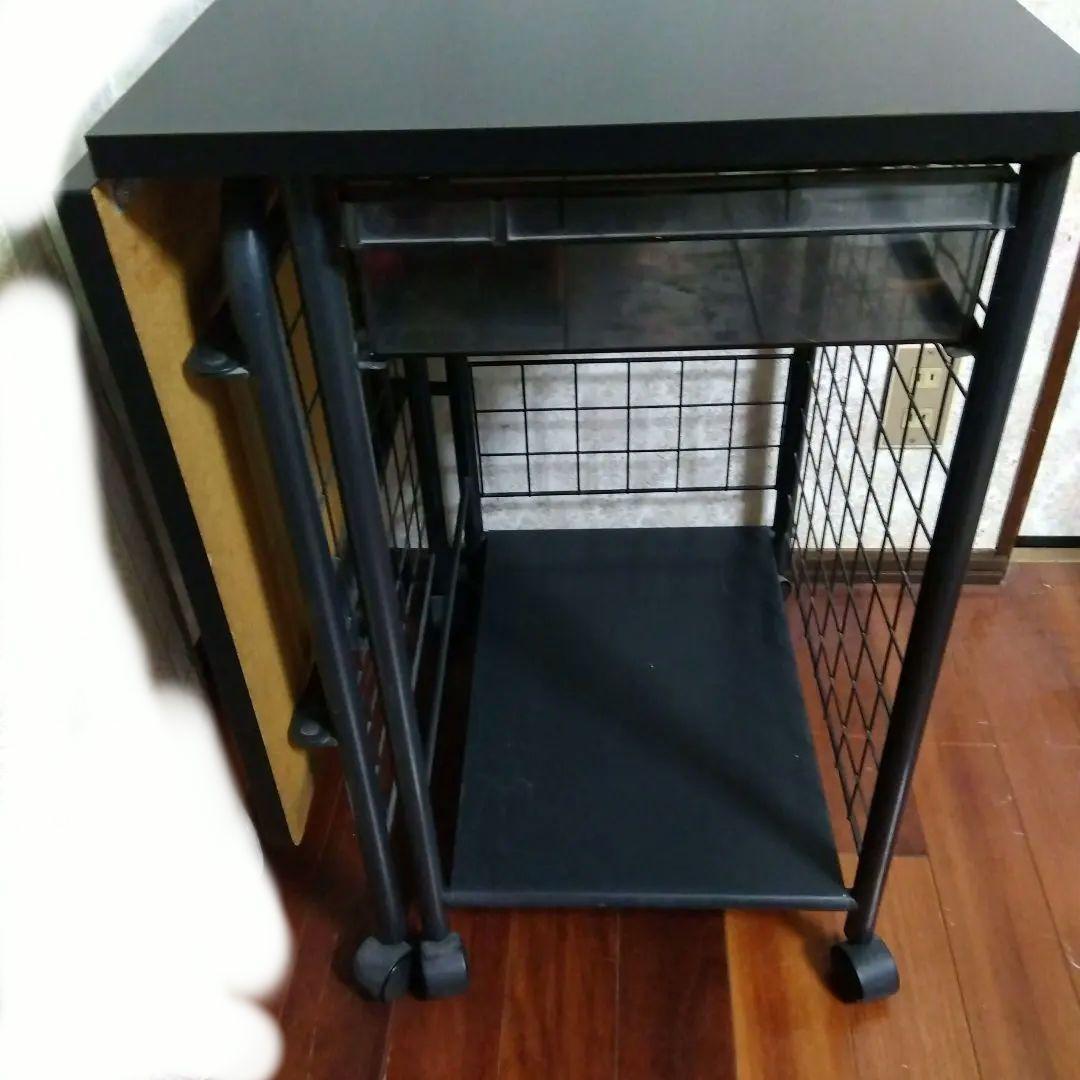 折み式テーブル　キャスター付き　学習机幅90㌢折り畳んで45㌢