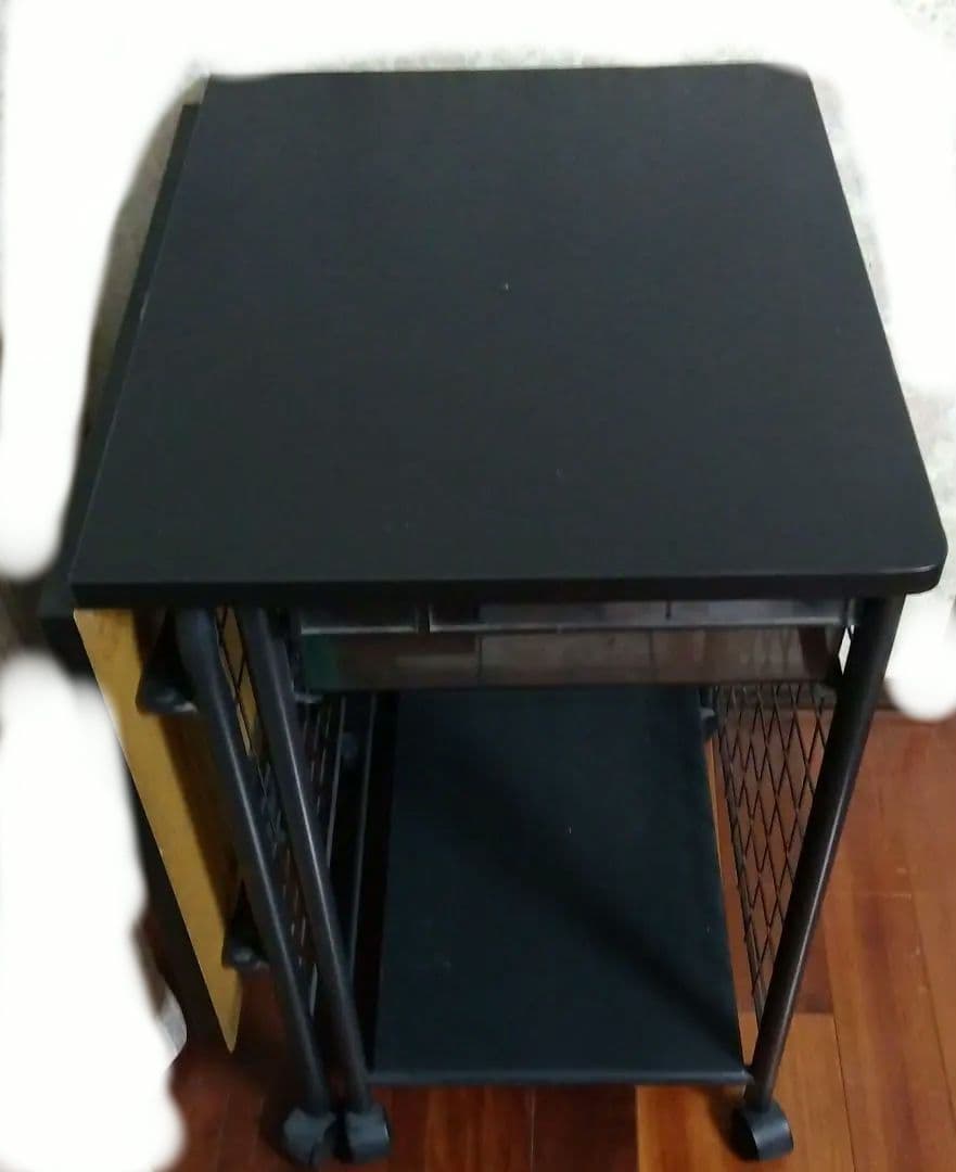 折み式テーブル　キャスター付き　学習机幅90㌢折り畳んで45㌢