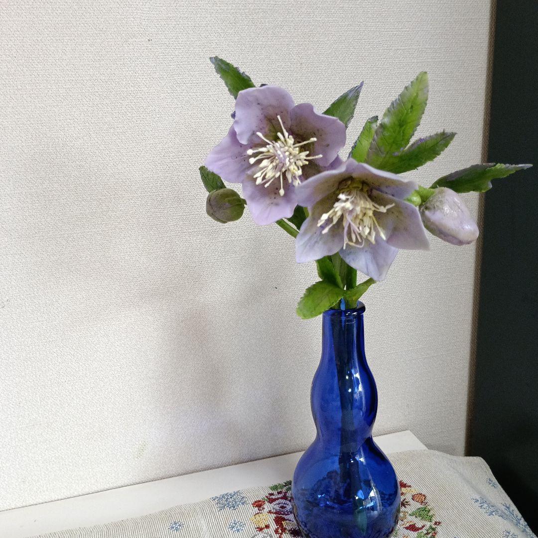 ポインセチアとクリスマスローズアレンジ 　クレイフラワー　樹脂粘土