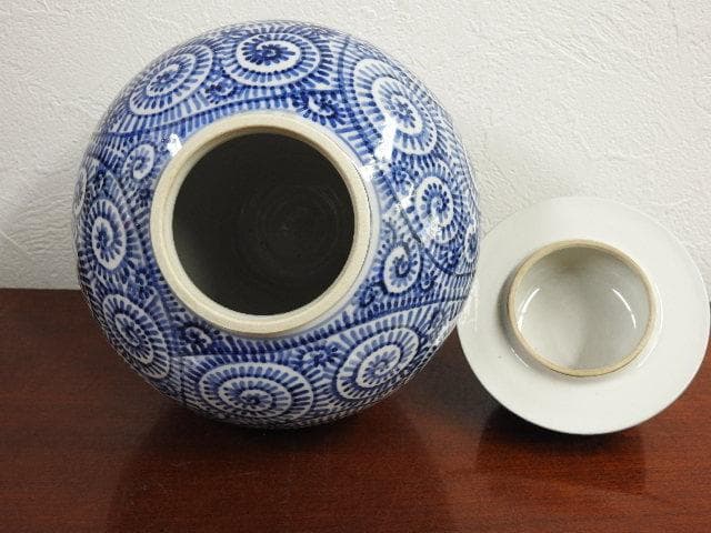 伊万里 鮹唐草 蓋付壺 M641