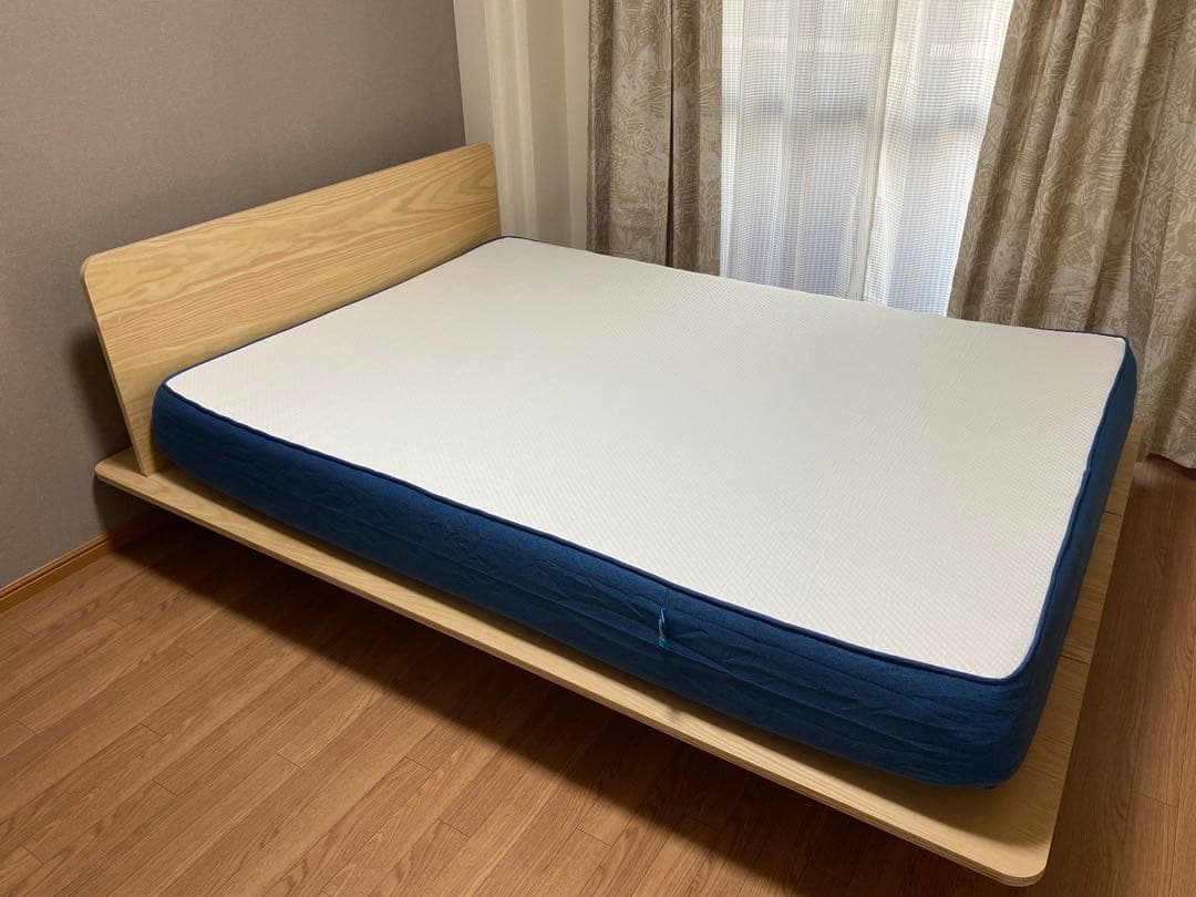 コアラ　木製ダブルベッドフレーム スリットデザイン