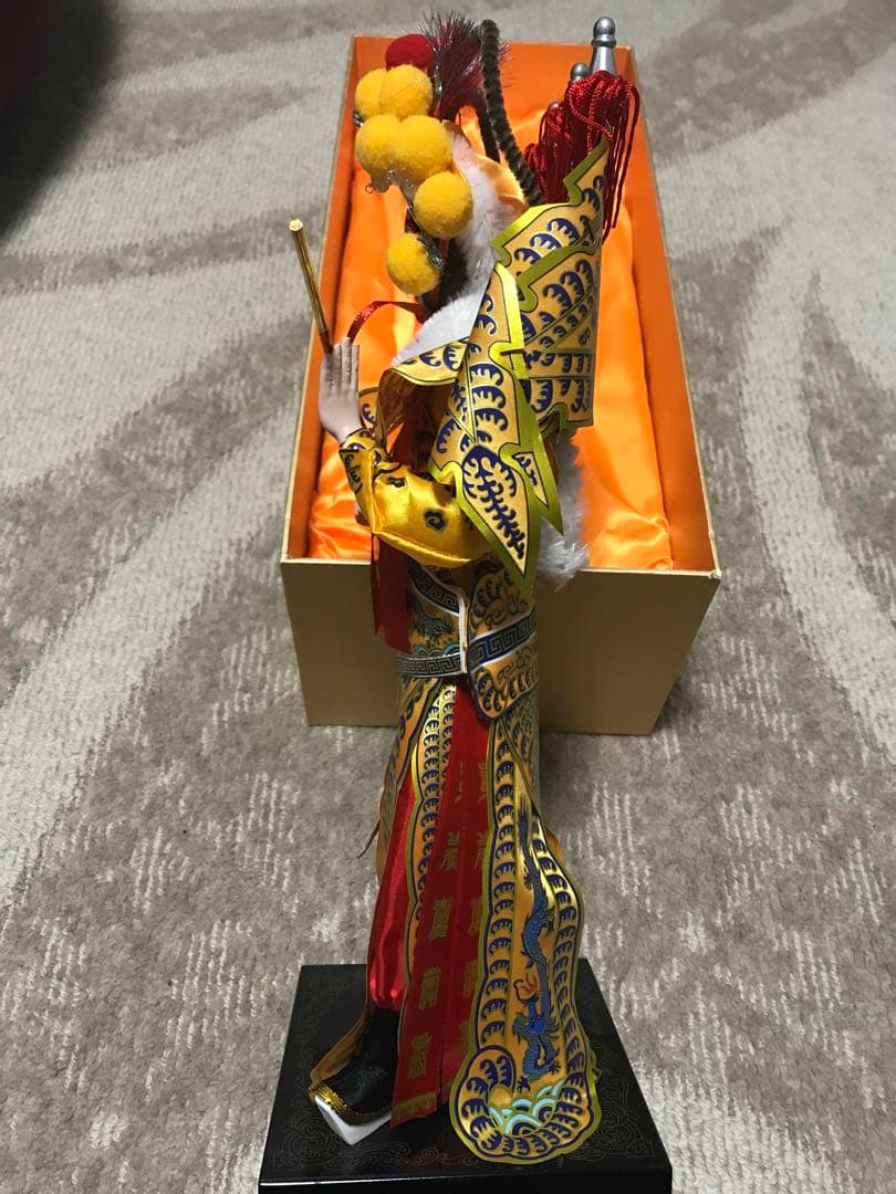 春節　京劇　孫悟空の人形