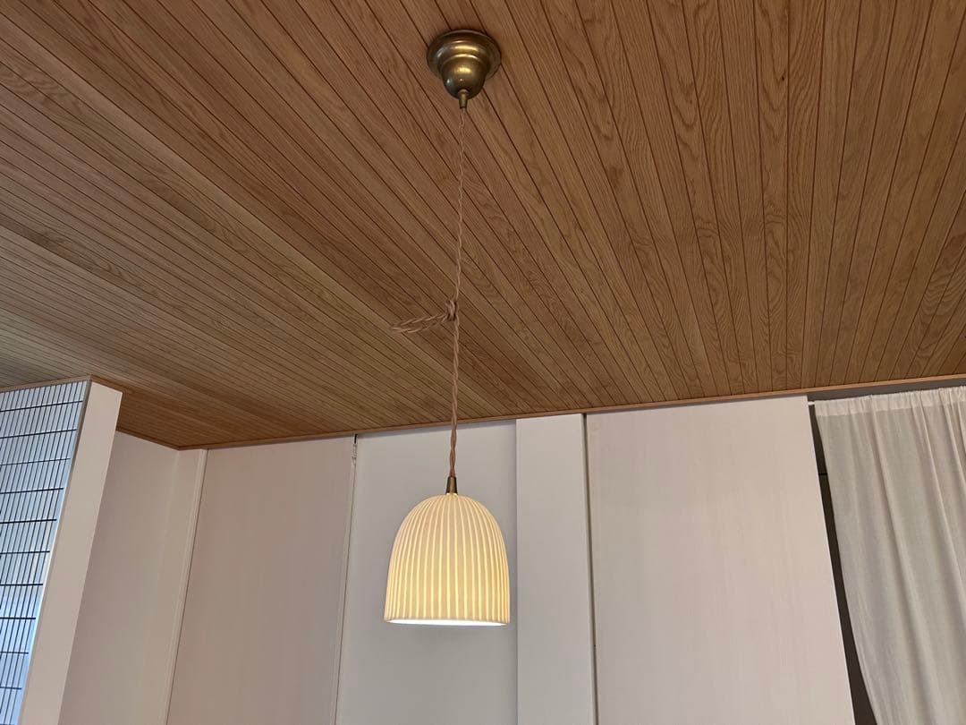 イギリス　アンティーク　ペンダントライト　ホワイト　艶あり