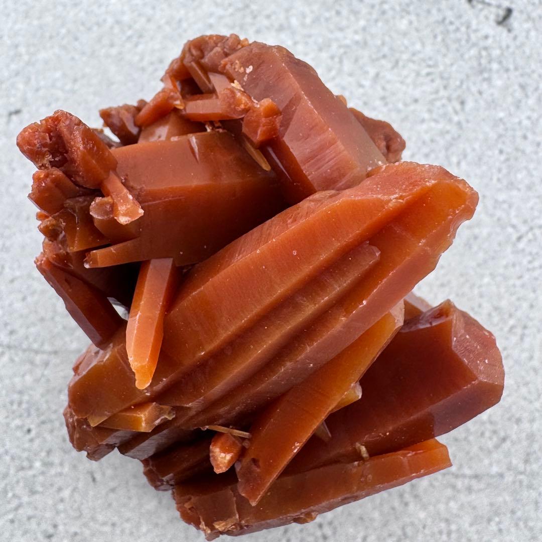 G-59マダガスカル産 赤水晶 クラスター 天然石　レッドクォーツ 希少原石