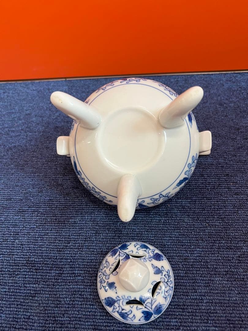 1205  有田焼　古伊万里様式　染付　牡丹紋　花舟作　香炉