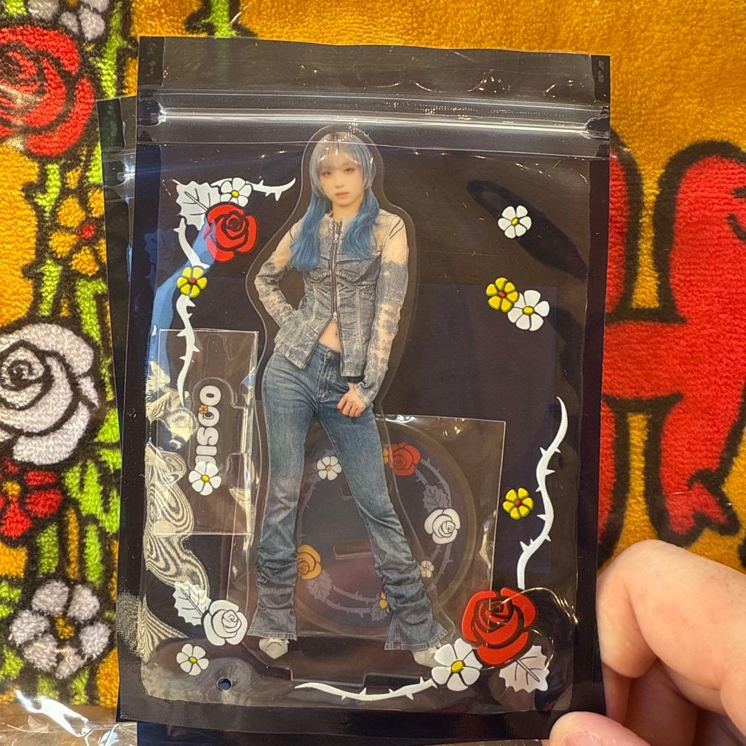 JISOO アクリルスタンド HANA with HONEYs - メルカリ