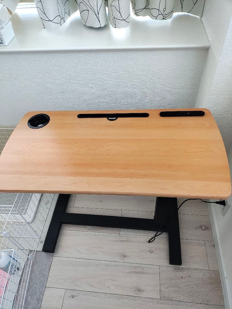 昇降可能なパソコンデスク