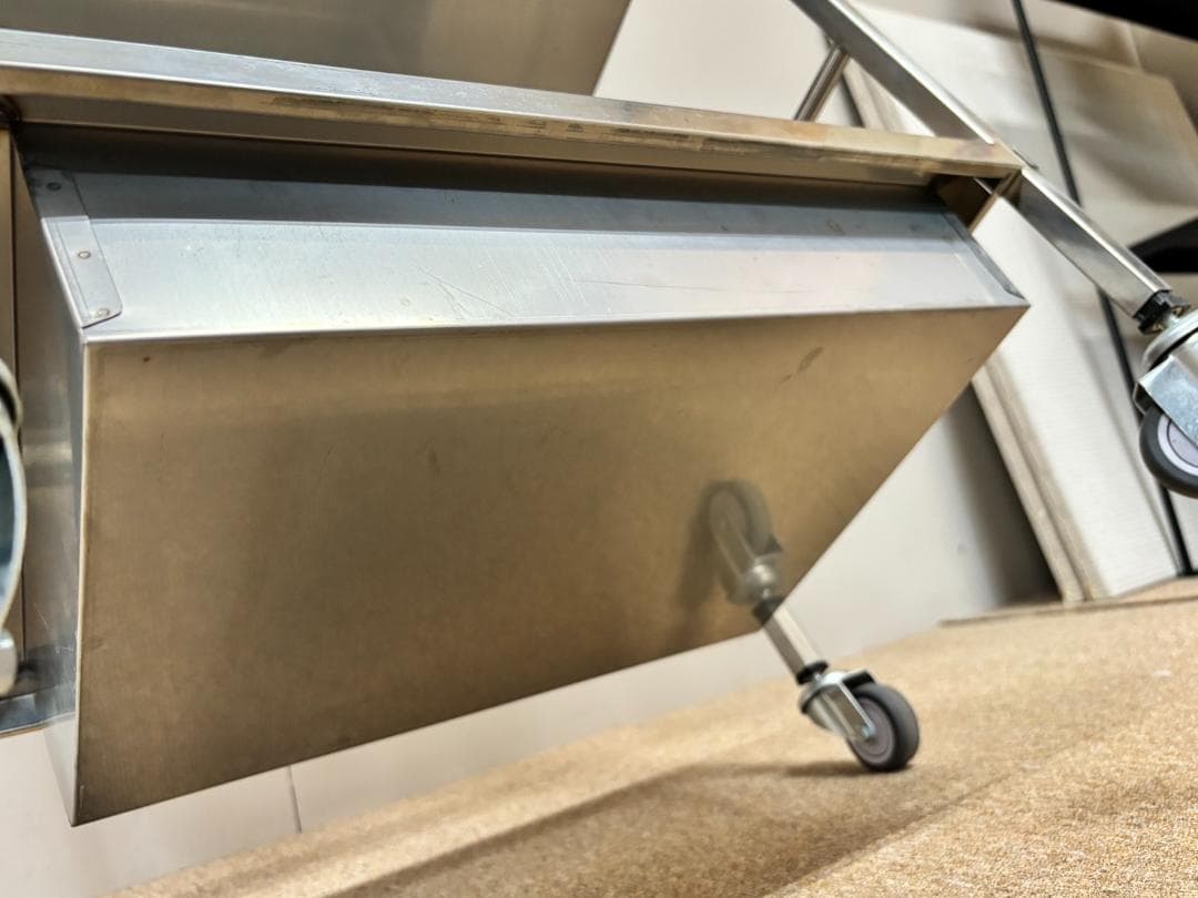 ステンレスワゴン / キャスター付き / ステンレスワゴン３段 / 棚