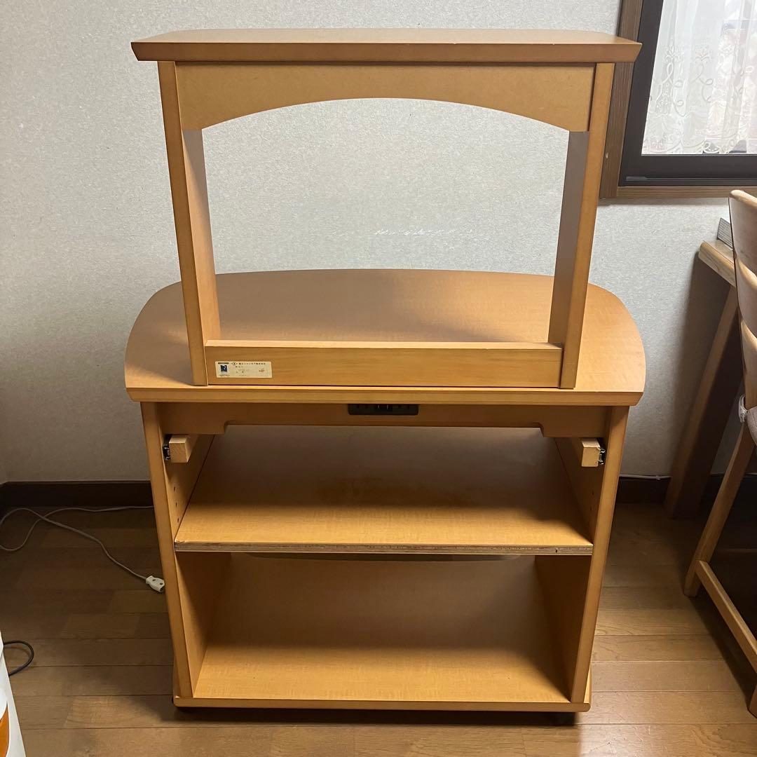 富士ファニチア　丸いフォルムのかわいいパソコンデスク