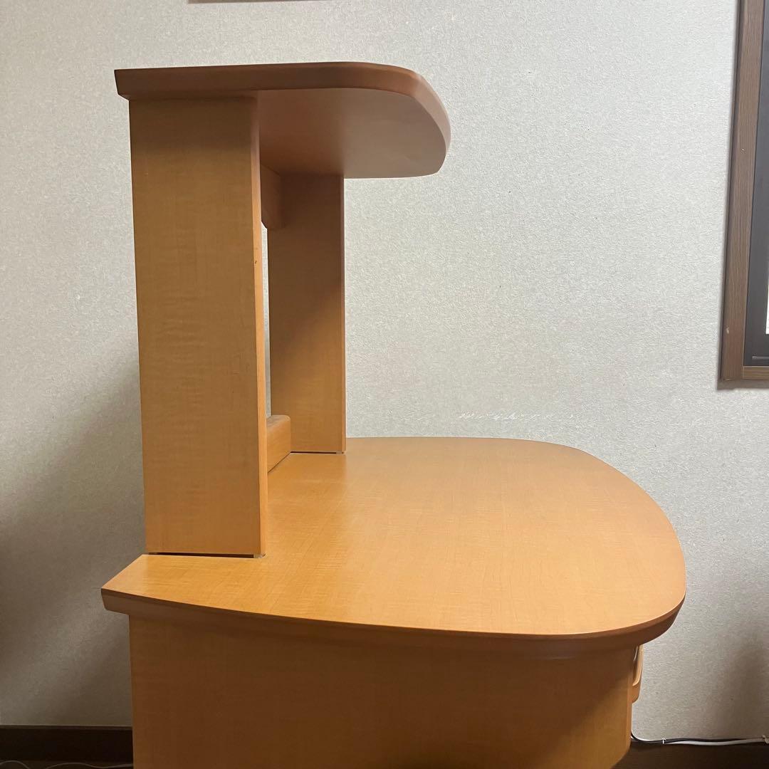 富士ファニチア　丸いフォルムのかわいいパソコンデスク