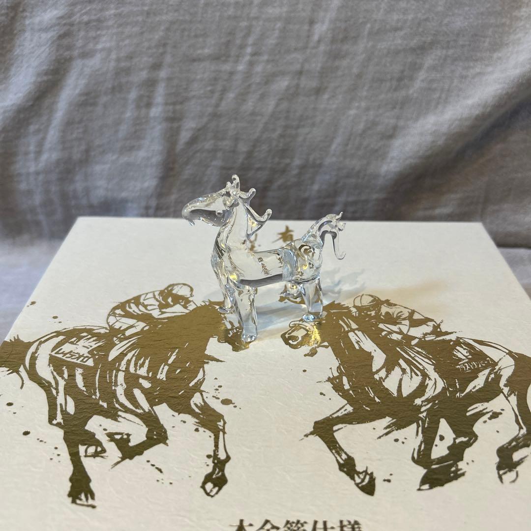 非売品】 JRA懸賞有馬記念本金箔ガラスプレート ガラス製の馬の置物