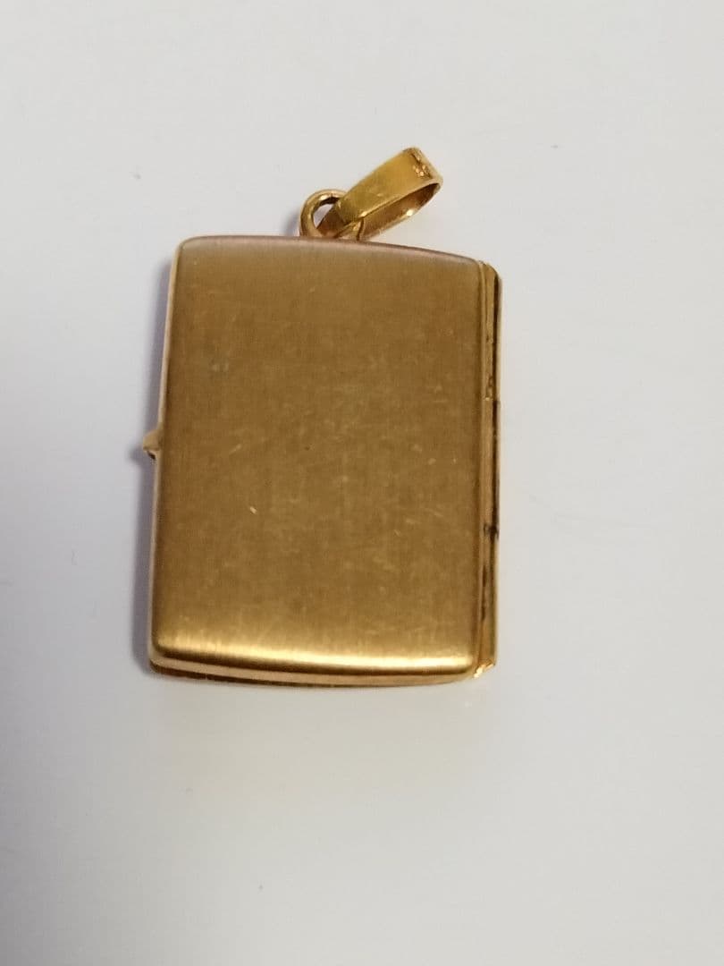 14金 彫刻模様 ゴールドペンダント 写真ケース型トップ