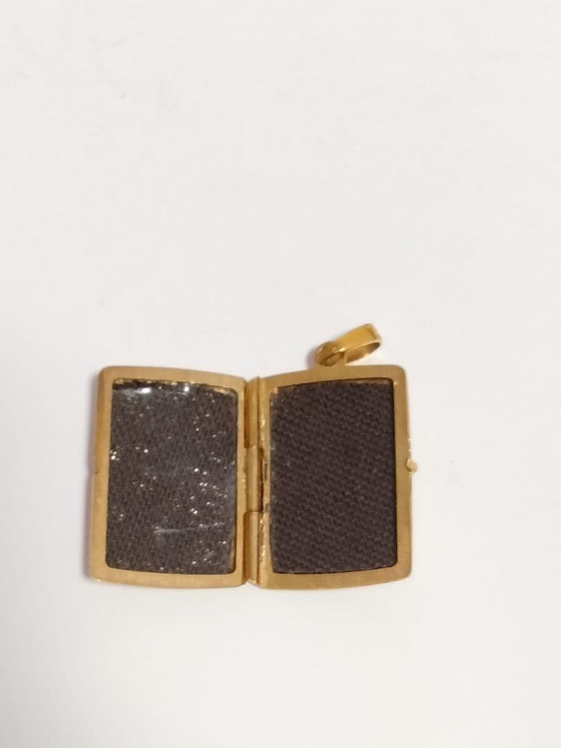 14金 彫刻模様 ゴールドペンダント 写真ケース型トップ