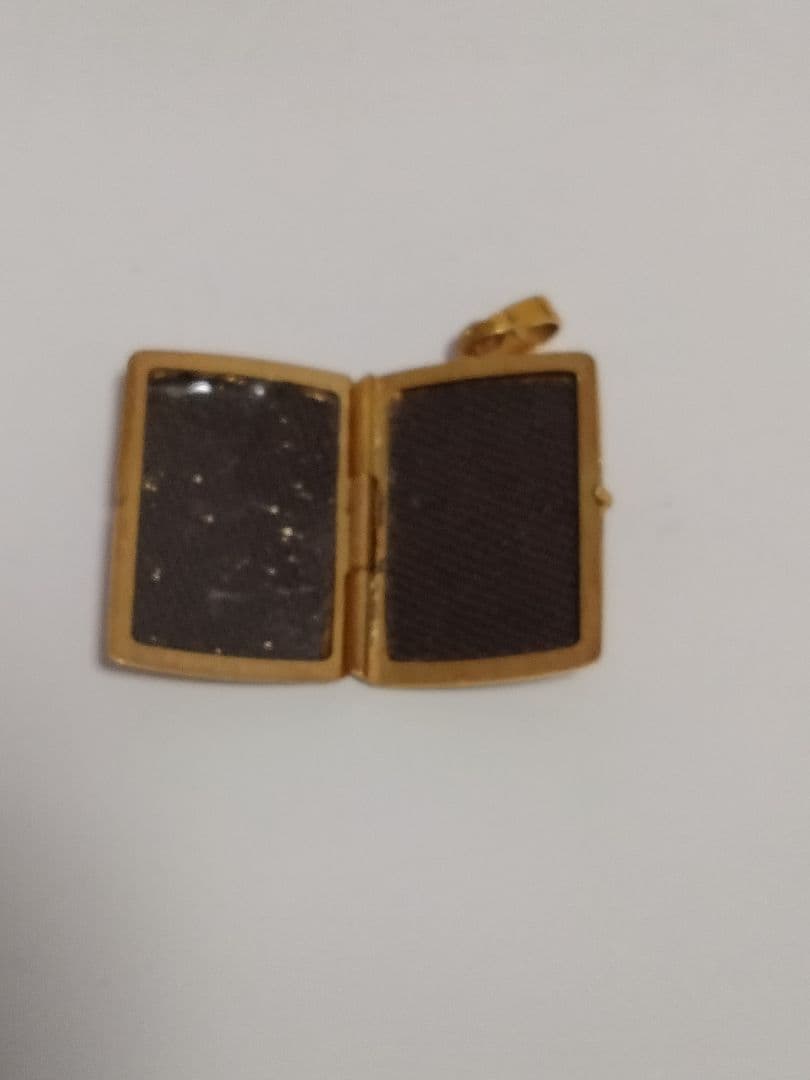 14金 彫刻模様 ゴールドペンダント 写真ケース型トップ