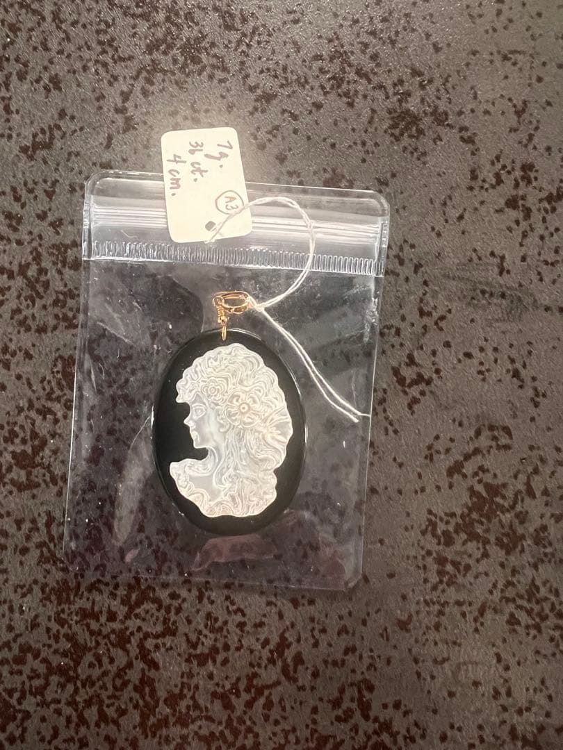 ネックレス・ペンダント K18yg Cameo Onyx Pendant