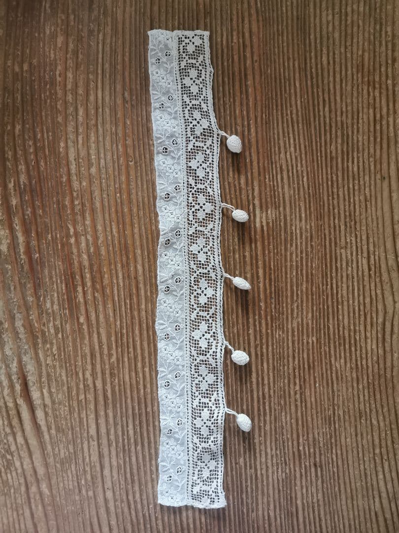 アンティークフランス 小花刺繍＆リネンフィレレース クロシェ編木の実付き 付け襟