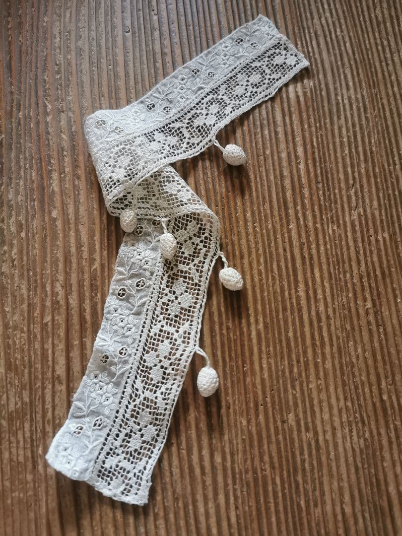 アンティークフランス 小花刺繍＆リネンフィレレース クロシェ編木の実付き 付け襟