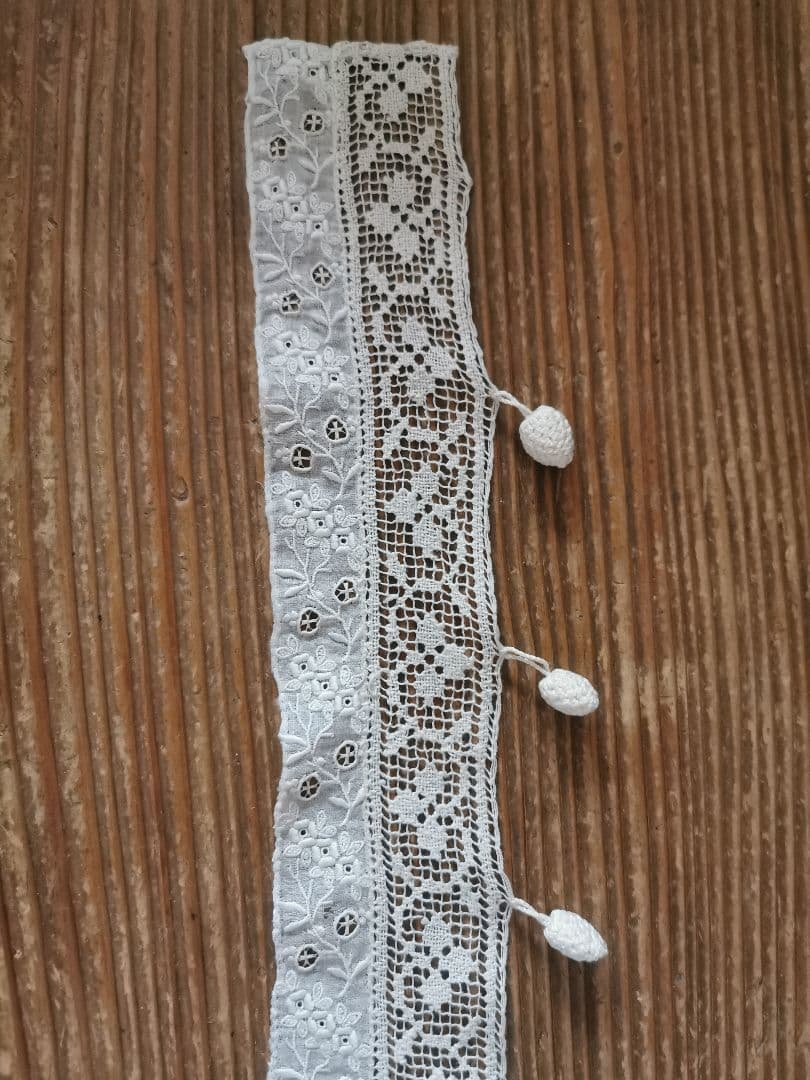 アンティークフランス 小花刺繍＆リネンフィレレース クロシェ編木の実付き 付け襟